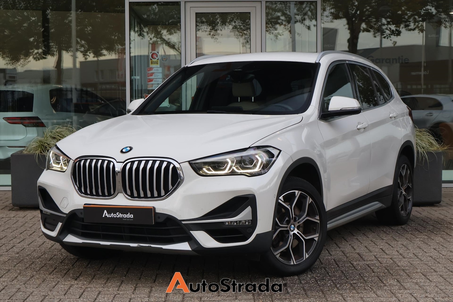 BMW X1 - (f48) sDrive20i Nedcar Edition 192pk | Stoelverwarming | Cruise | Climate | Navigatie | Ca - AutoWereld.nl