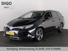 Toyota Auris Touring Sports - 1.8 HYBRID DYNAMIC ULTIMATE NAVI GARANTIE 7-2027 STOELVERWARMING . PARKEERSENSOREN .CAMERA