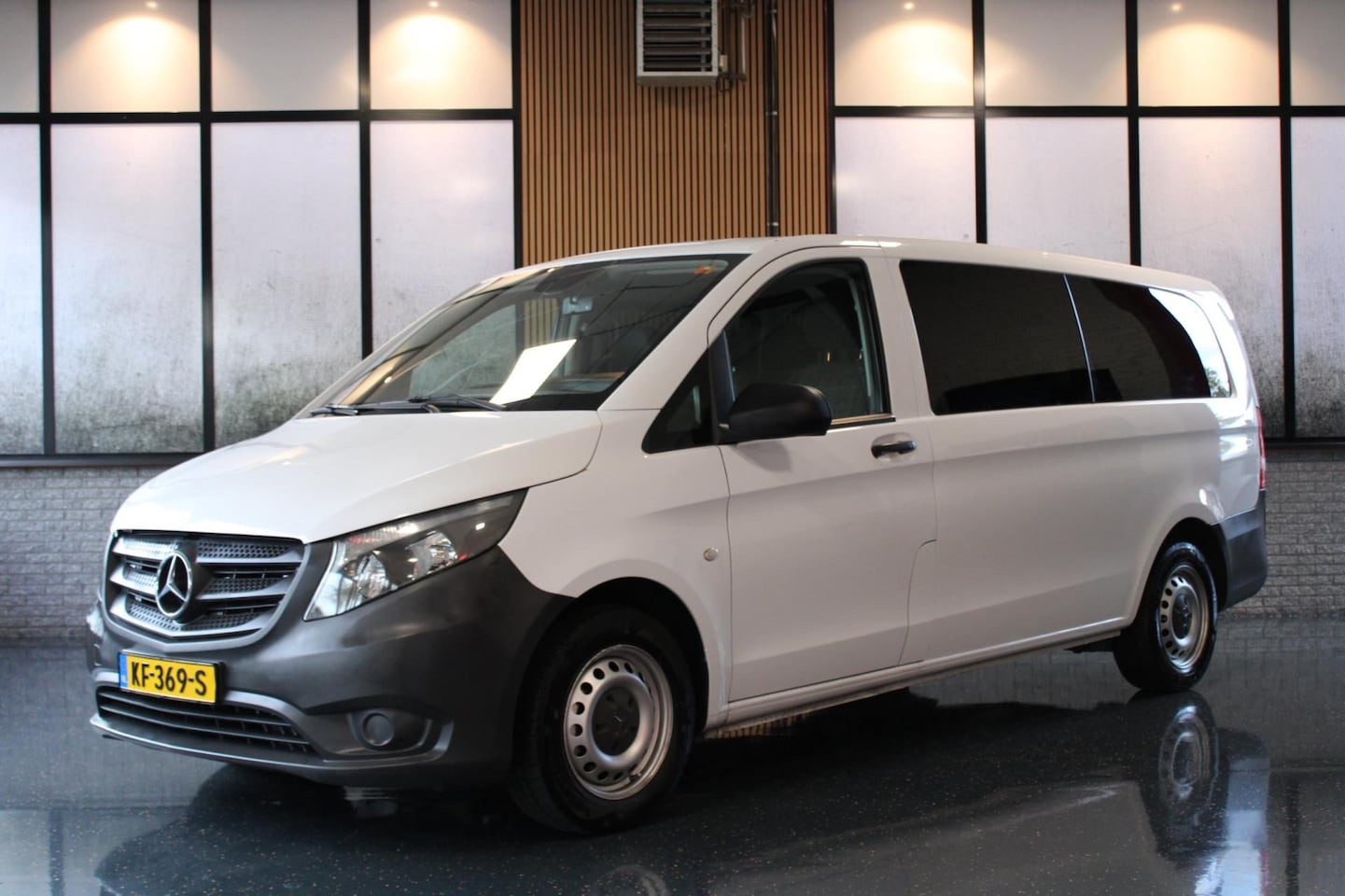 Mercedes-Benz Vito Tourer - 109 BlueTEC Base Extra Lang | 9 persoons - AutoWereld.nl