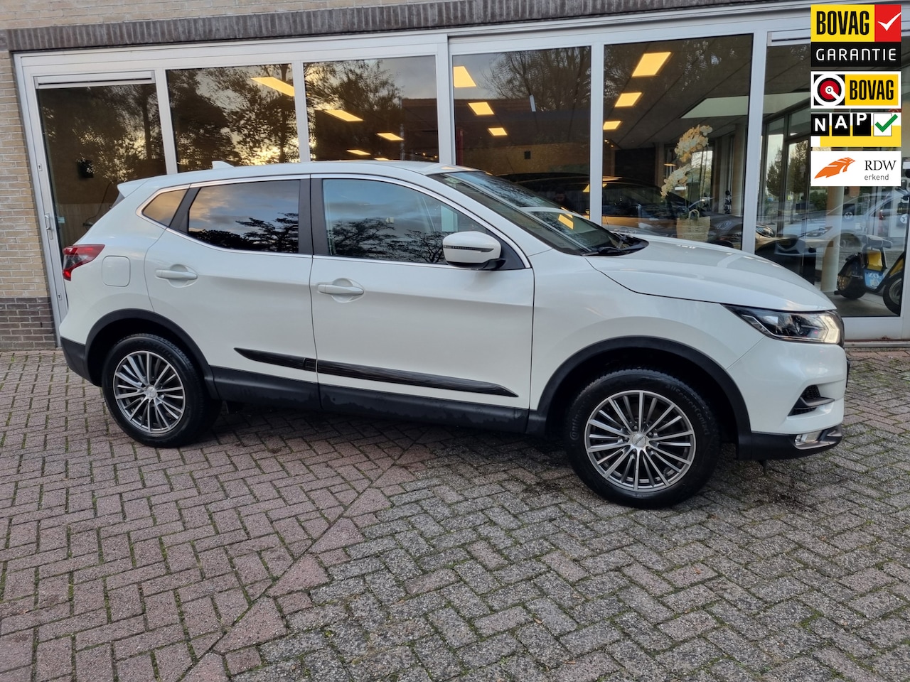 Nissan Qashqai - 1.2 Acenta 1e eigenaar met trekhaak - AutoWereld.nl