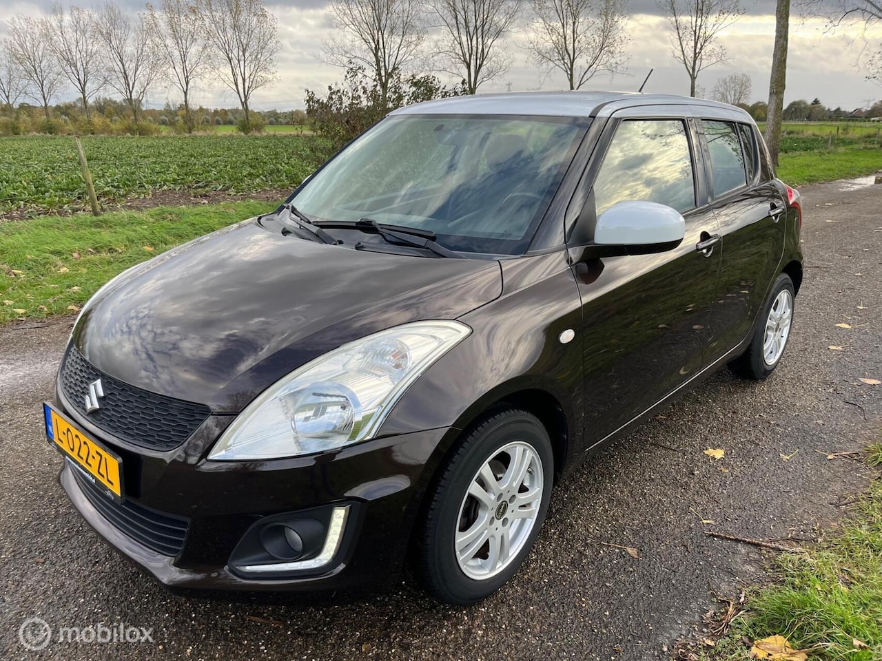Suzuki Swift - 1.2 Dynamic EASSS/AIRCO/CRUISE/LED/APK 8-2026 - AutoWereld.nl