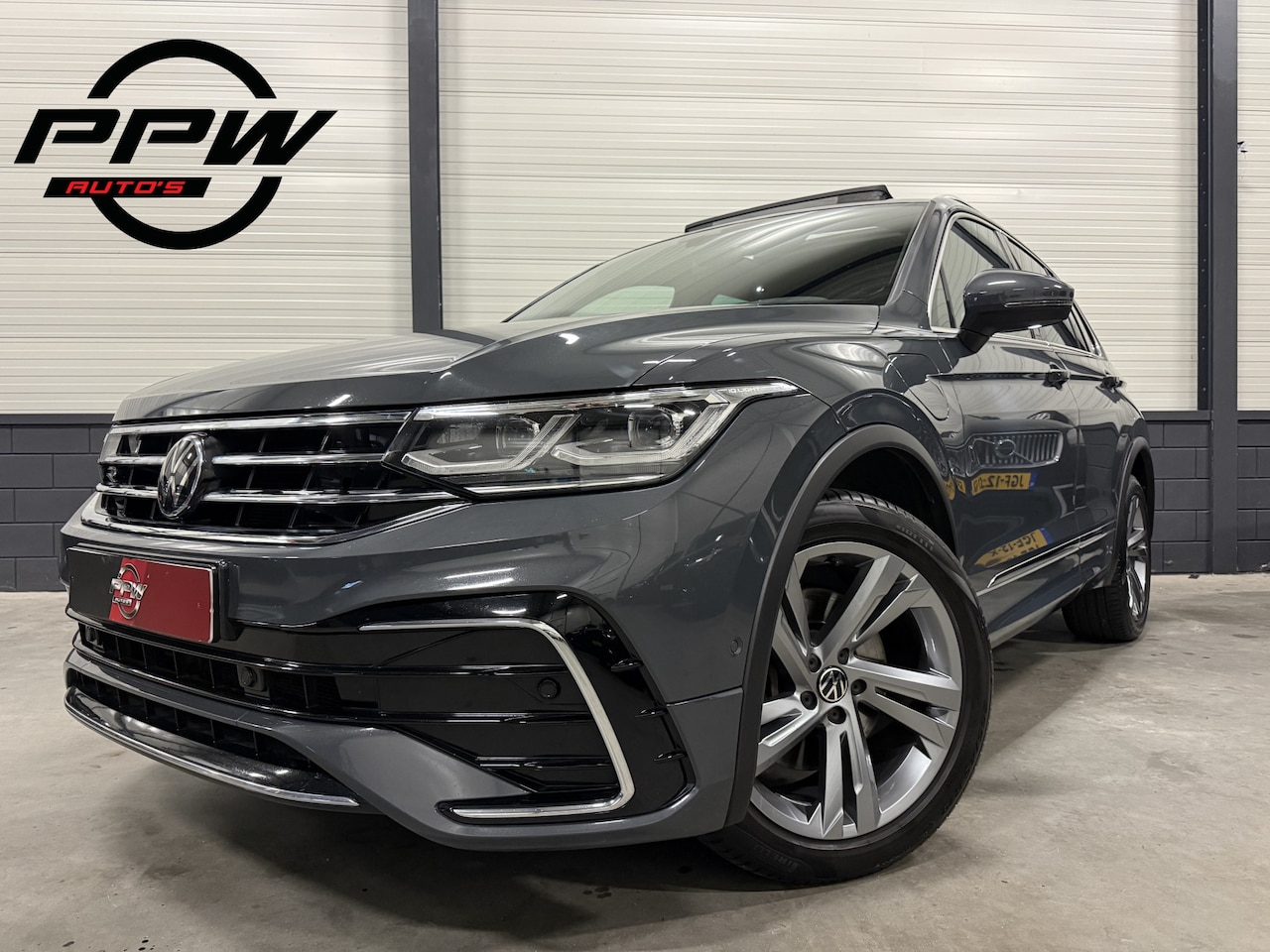 Volkswagen Tiguan - 1.4 TSI eHybrid R-Line DELFINGRAU/PANO/TREKHAAK/ACC/SFEER/IQ-LIGHT/CAMERA/19"/CARPLAY/STOE - AutoWereld.nl