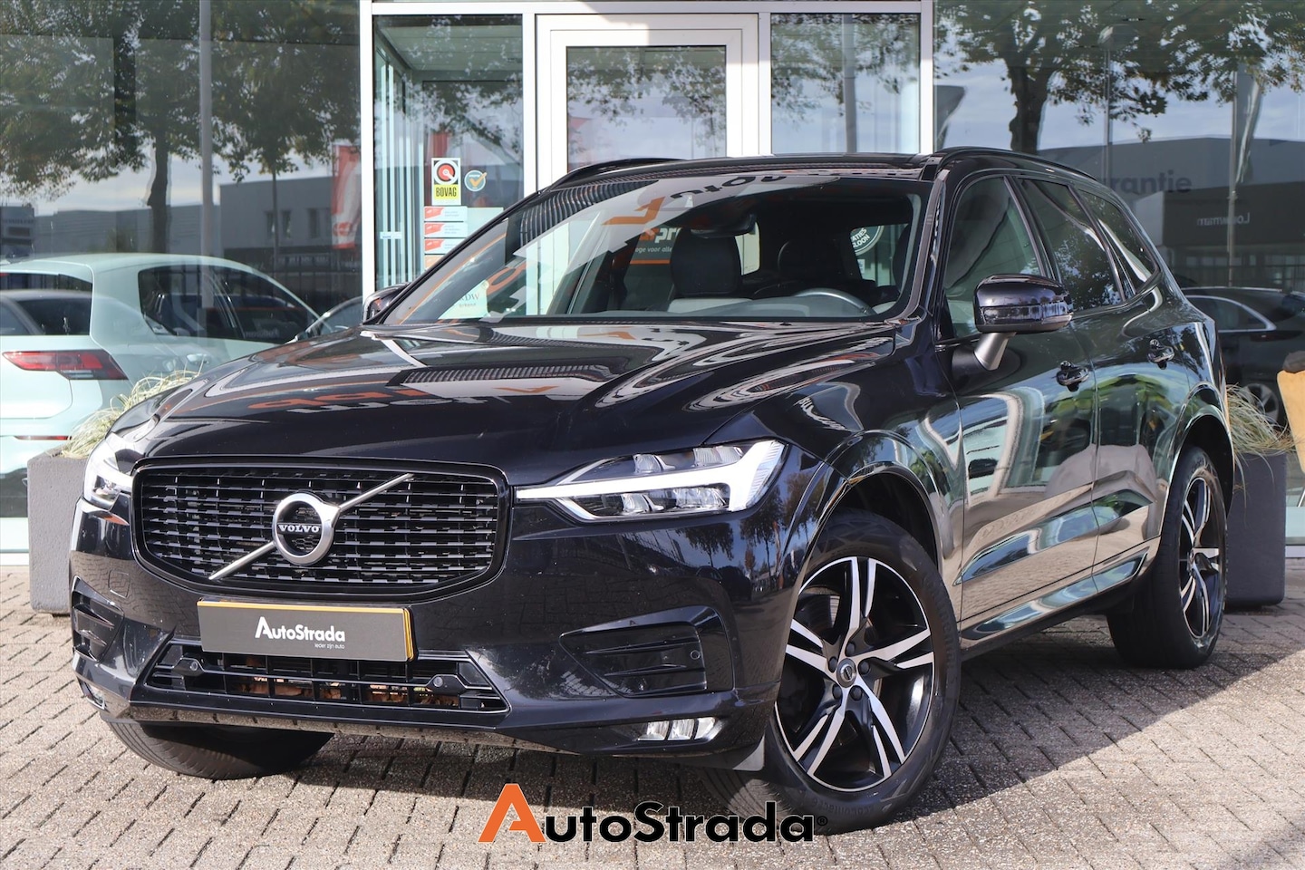 Volvo XC60 - B4 R-Design 197pk Geartronic | Memory | ACC | Climate | Keyless | Camera | Stoelverwarming - AutoWereld.nl