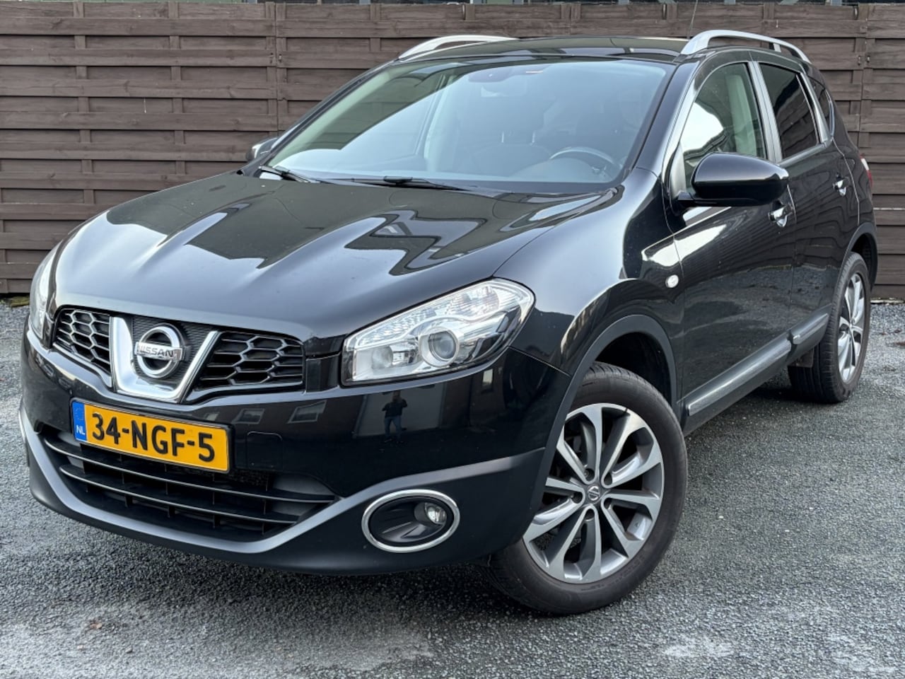 Nissan Qashqai - 2.0 Connect Edition 6-bak / Pano / Camera / Navi / Trekhaak - AutoWereld.nl