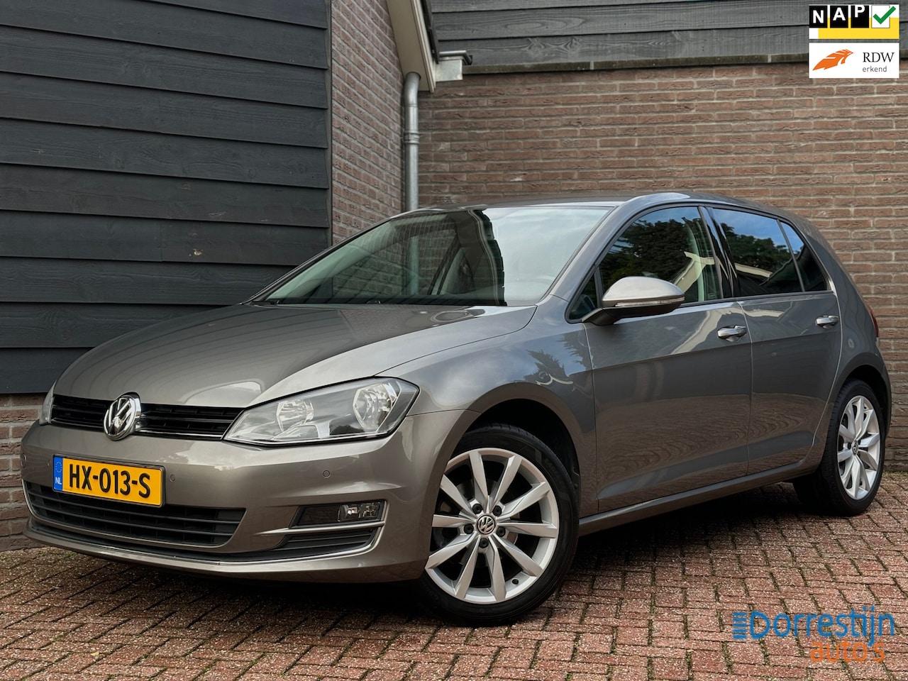 Volkswagen Golf - 1.2 TSI Business Edition Connected | Camera | Trekhaak | PDC | Leer - AutoWereld.nl
