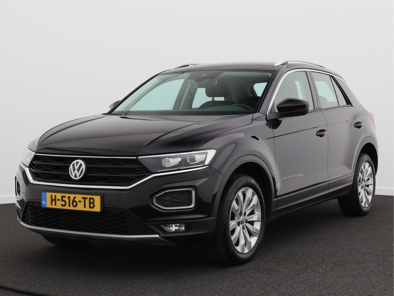 Volkswagen T-Roc - 1.0 TSI Style Business/ lage km/ zeer mooi! - AutoWereld.nl