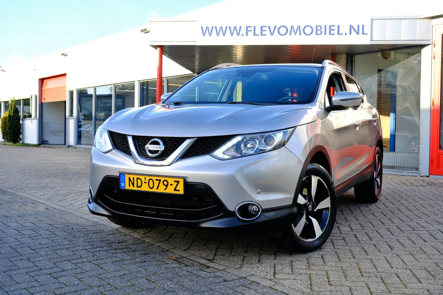 Nissan Qashqai - 1.2 N-Connecta Pano|Clima|360Cam|LMV|Navi - AutoWereld.nl