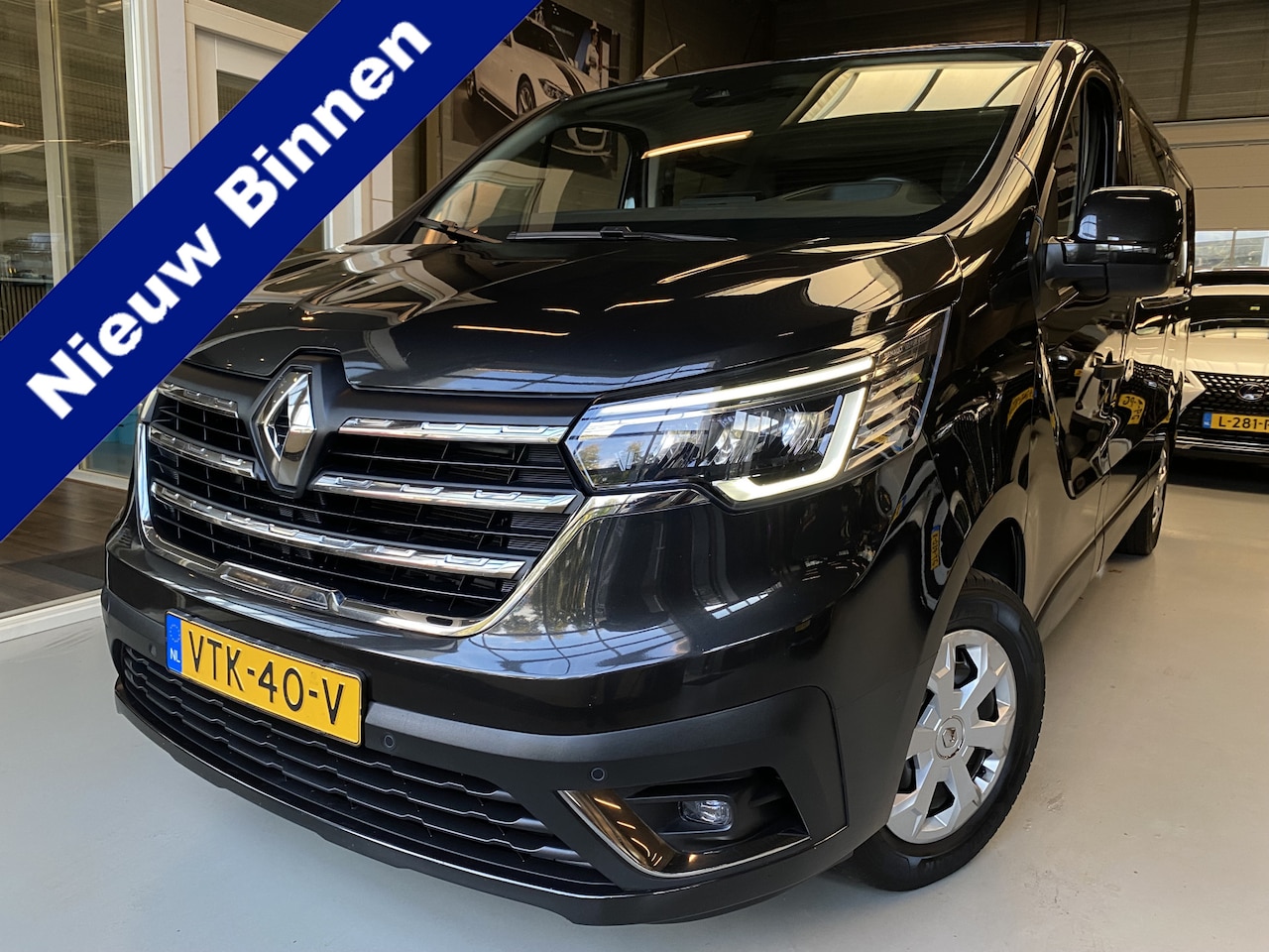 Renault Trafic - 2.0 dCi 150 T29 L2H1 DC Business Automaat, Cruise, Navi, Trekhaak - AutoWereld.nl