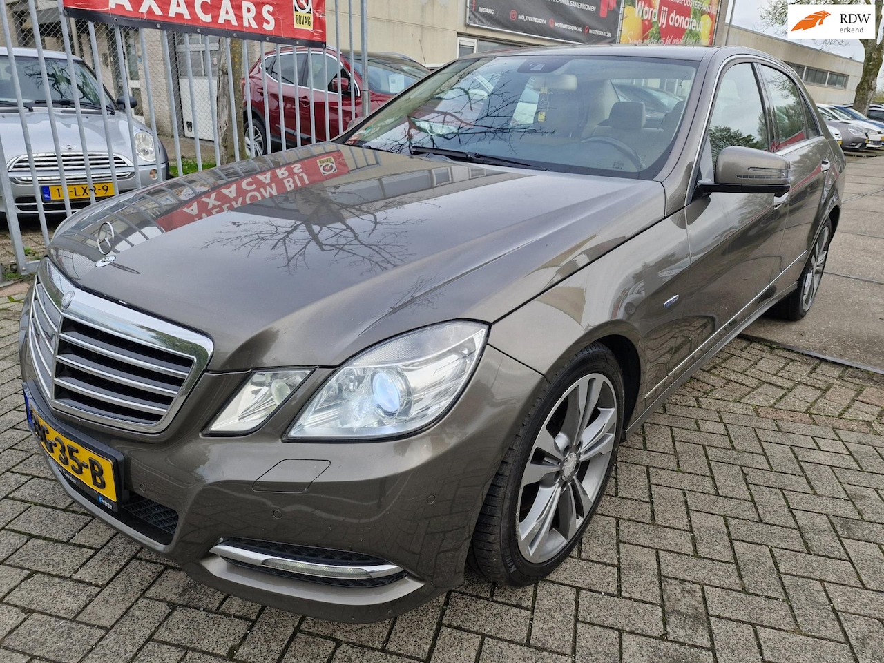 Mercedes-Benz E-klasse - 300 CDI Avantgarde NETTE FRISSE AUTO ! MET NIEUWE APK ! - AutoWereld.nl