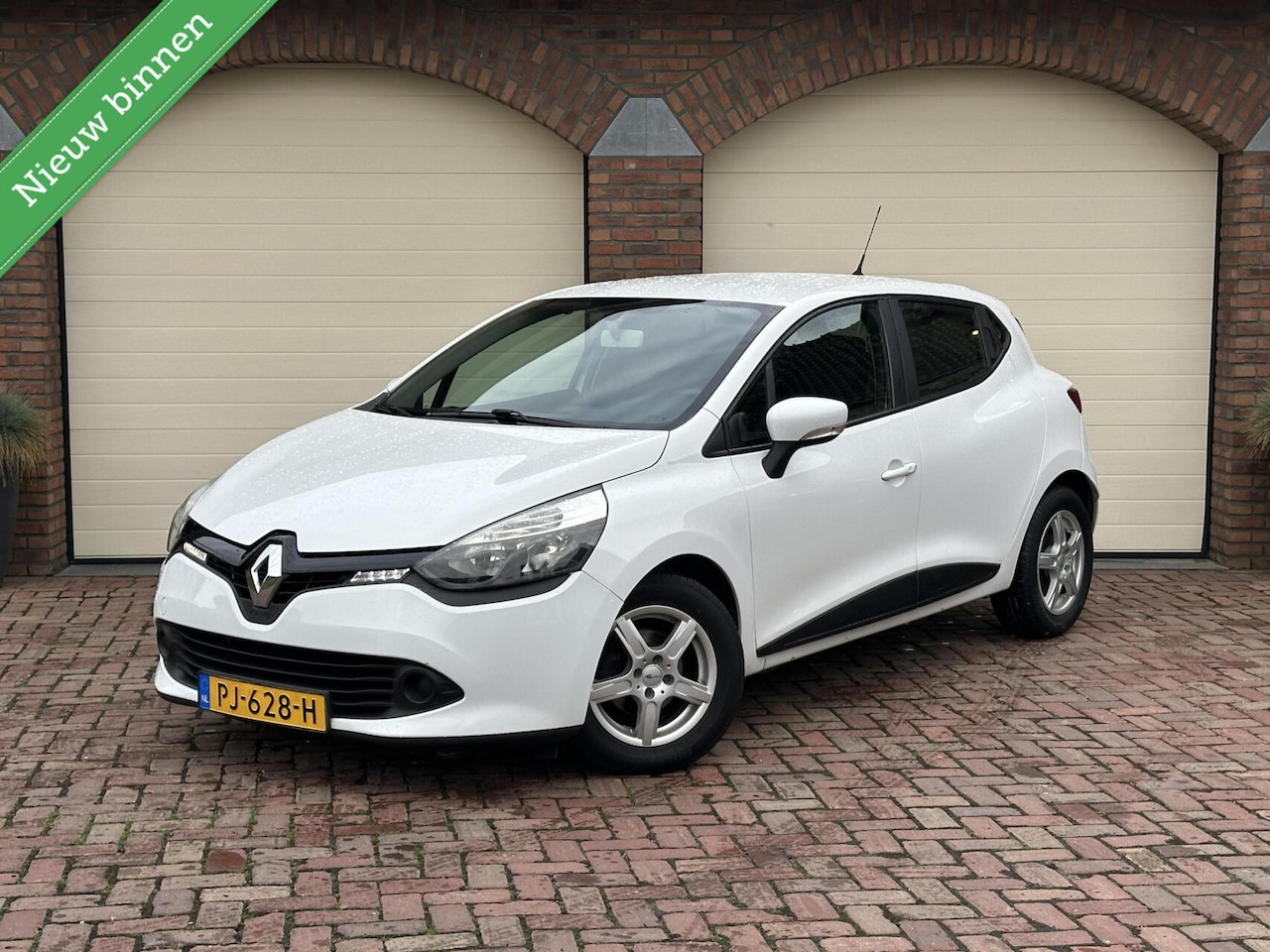 Renault Clio - 1.2i 16V Airco Navi LED 5 drs. - AutoWereld.nl