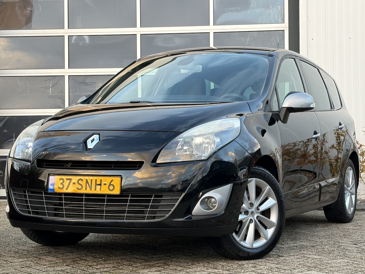 Renault Grand Scénic - 1.4 TCe Parisienne 131pk | Cruise control | Electronic climate control | Isofix bevestigin - AutoWereld.nl