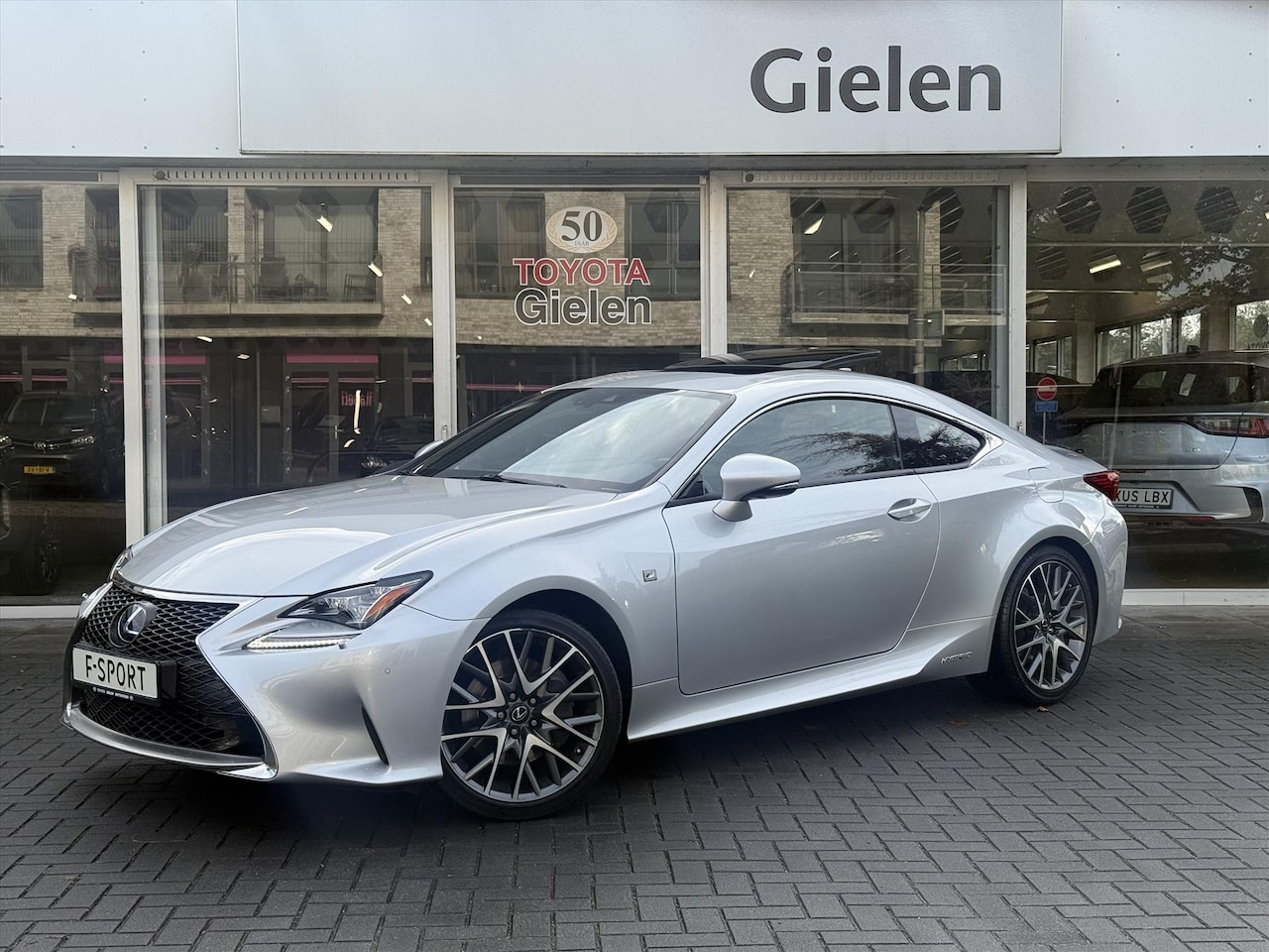 Lexus RC - 300h F Sport Line | Schuifdak, Parkeersensoren, Stoelventilatie + verwarming, Leer, Dodeho - AutoWereld.nl