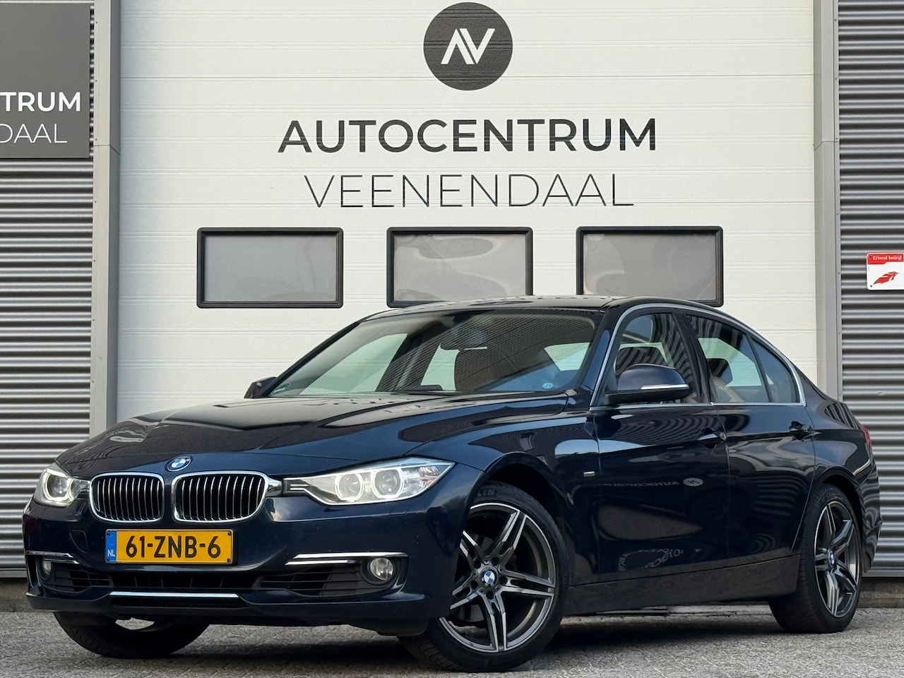 BMW 3-serie - 320i High Executive Luxury AUT LEDER/NL AUTO/AIRCO/CRUISE - AutoWereld.nl