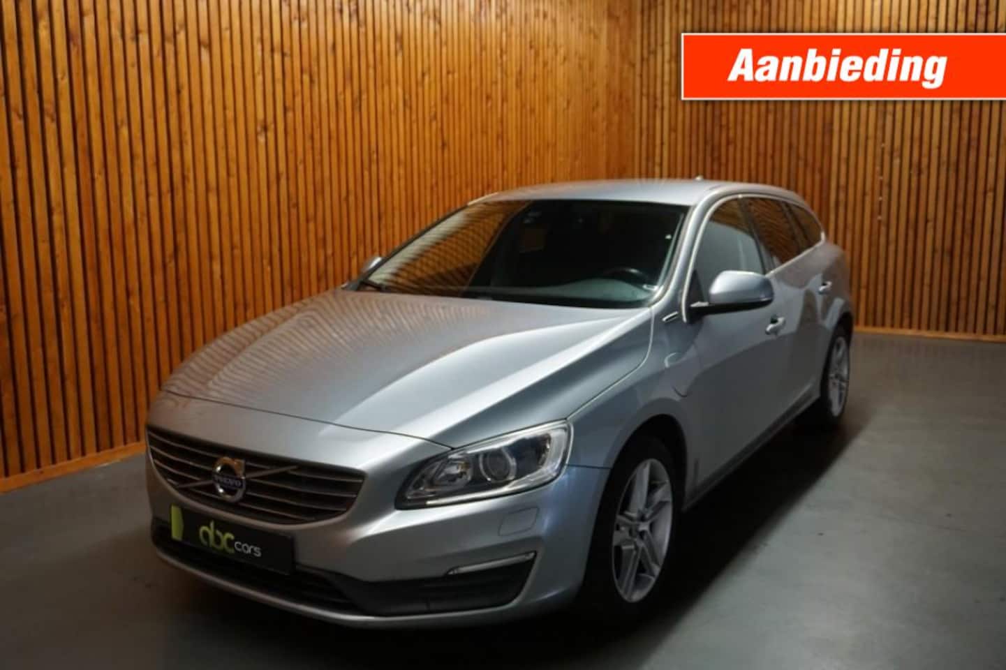 Volvo V60 - 2.4 D5 AWD TWIN ENGINE MOMENTUM AUTOMAAT - AutoWereld.nl
