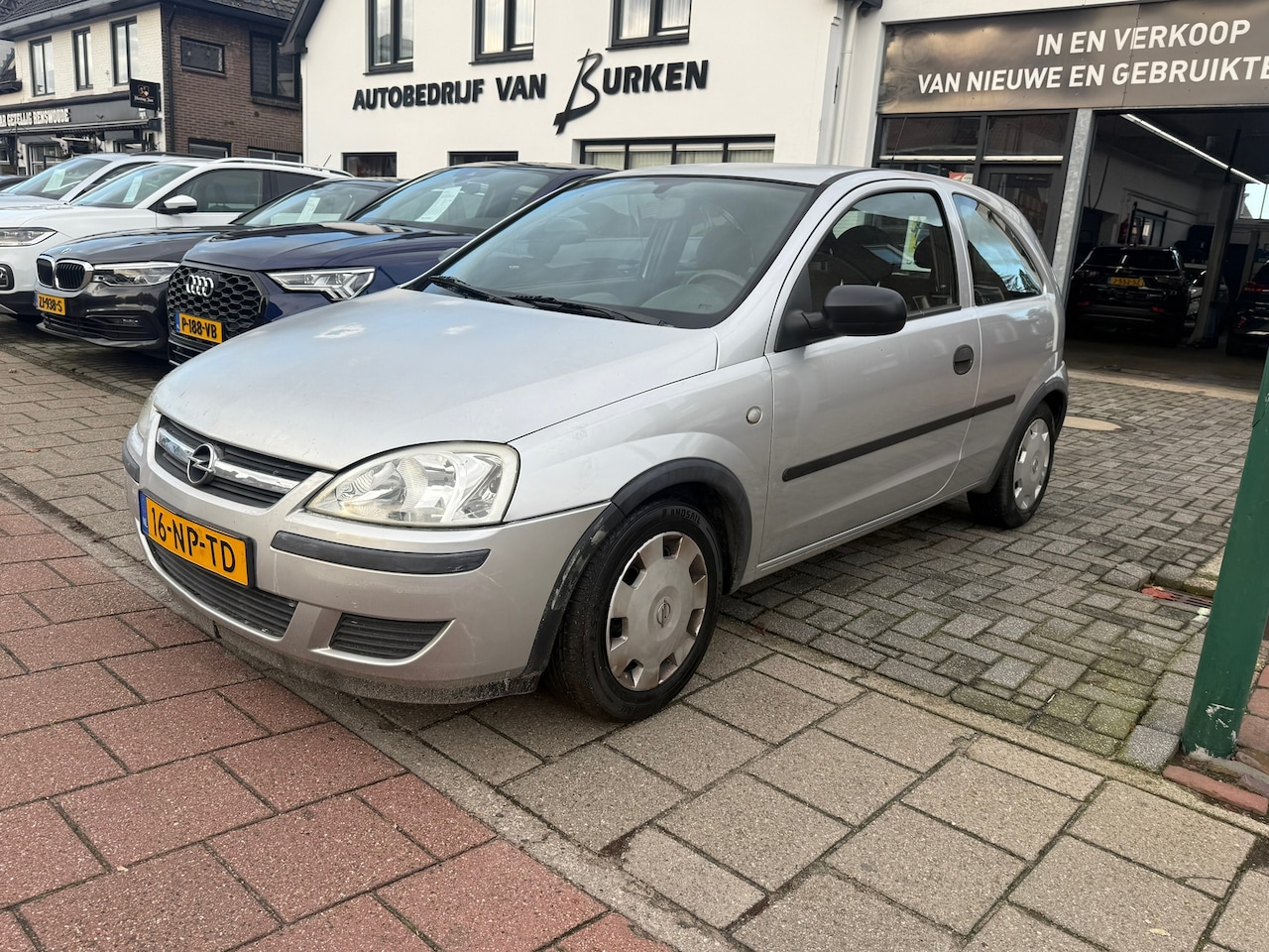 Opel Corsa - 1.0-12V Essentia 1.0-12V Essentia, Stuurbekrachtiging,Radio/cd-speler met AUX en USB aansluiting, - AutoWereld.nl