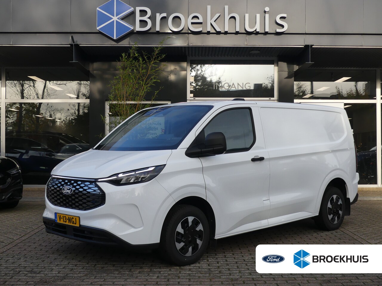 Ford Transit Custom - E-Transit 320 L1H1 Trend 65 kWh | Camera | Stoelverwarming | Standkachel | Apple Carplay / - AutoWereld.nl