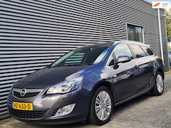 Opel Astra Sports Tourer - 1.6 Turbo Cosmo 180Pk AUT 05-2011 Karbongrau/ Technical Grey Metallic