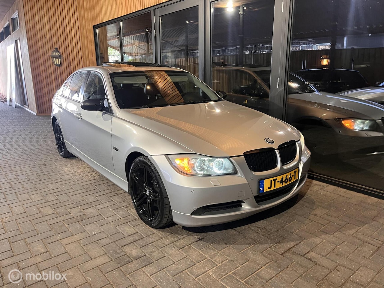 BMW 3-serie - 325i AUTOMAAT | SCHUIFDAK | LEER | CRUISE | PDC - AutoWereld.nl