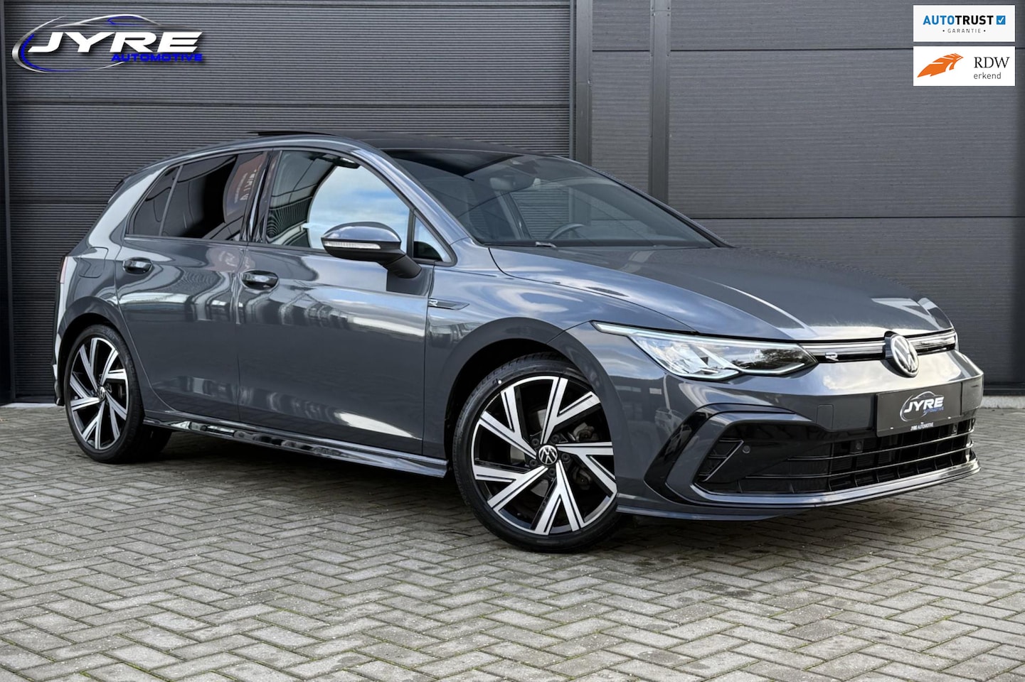 Volkswagen Golf - 1.5 eTSI R-Line 1.5 eTSI R-Line, Pano, Trekhaak - AutoWereld.nl