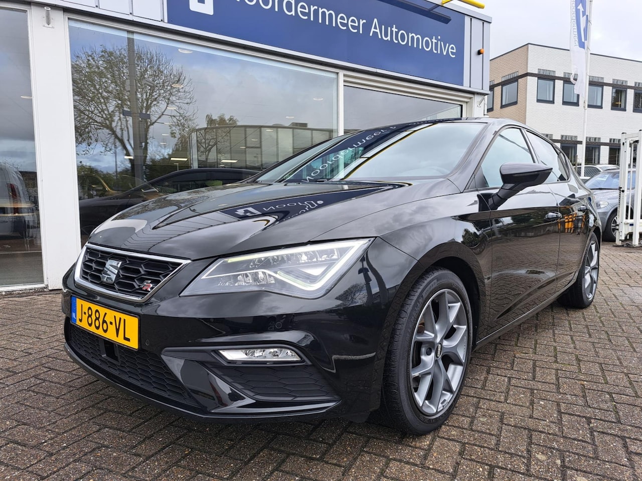 SEAT Leon - 1.5 TSI FR Business Intense / camera / car play / navigatie / beats / virtual cockpit - AutoWereld.nl