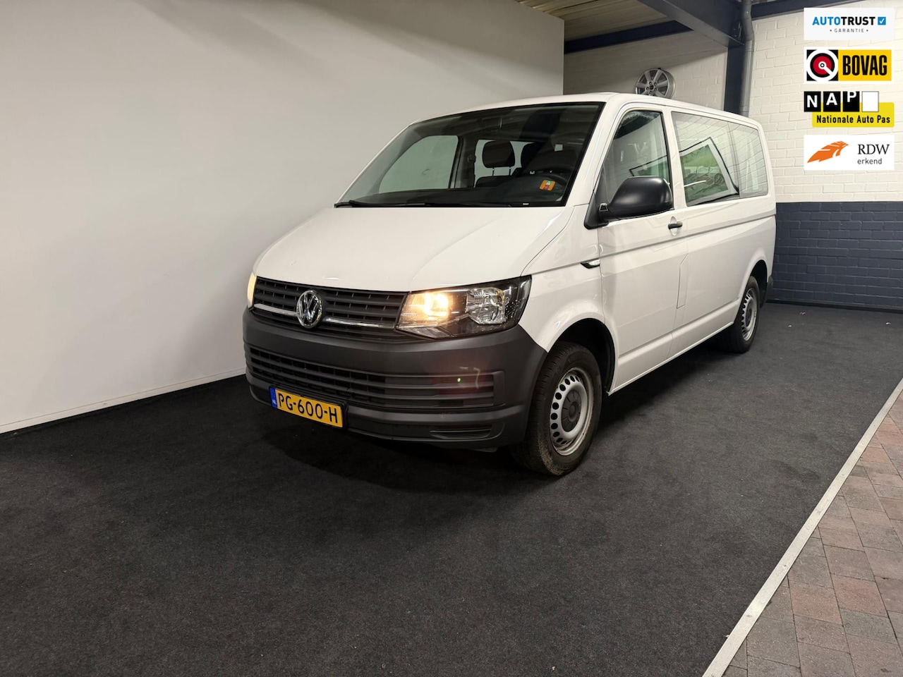 Volkswagen Transporter Kombi - 2.0 TDI L1H1 2.0 TDI L1H1 - AutoWereld.nl