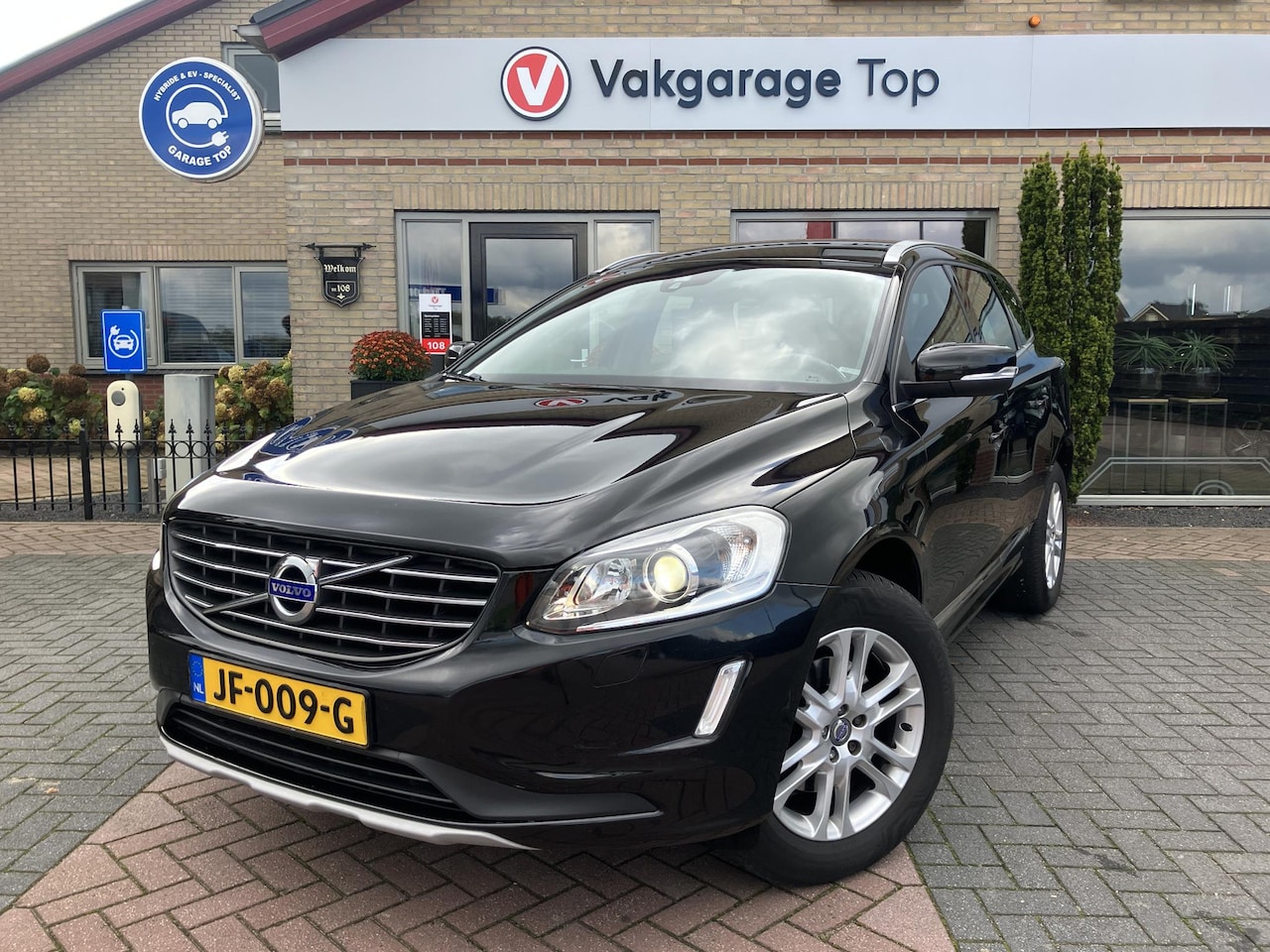 Volvo XC60 - 2.0 D4 FWD Ocean Race | Trekhaak | Leder | Elek. stoelen - AutoWereld.nl