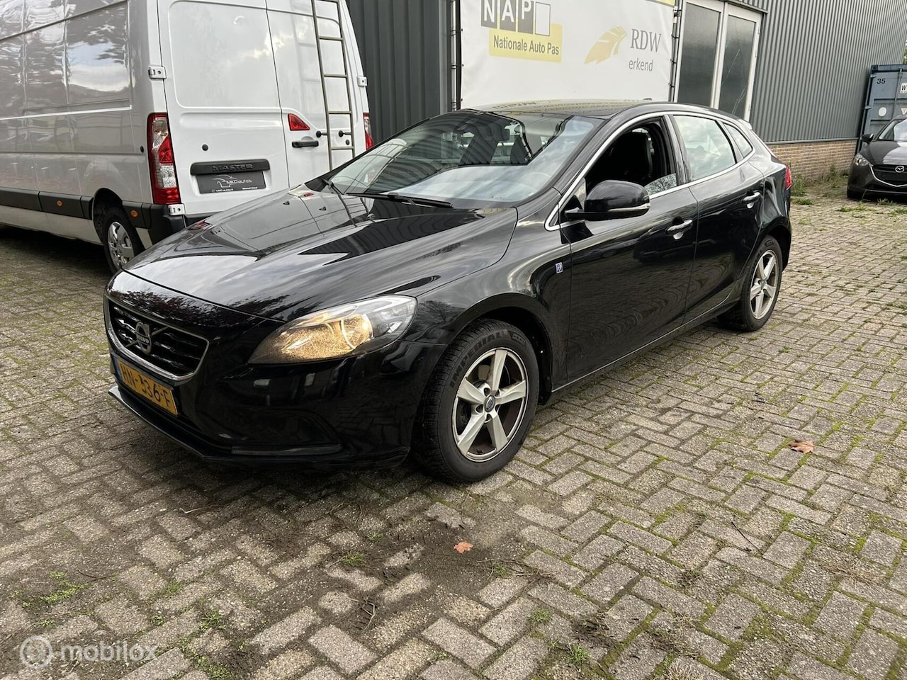 Volvo V40 - 2.0 D2 Ocean Race 390.798 km Leder / Nav / apk 9-26 - AutoWereld.nl