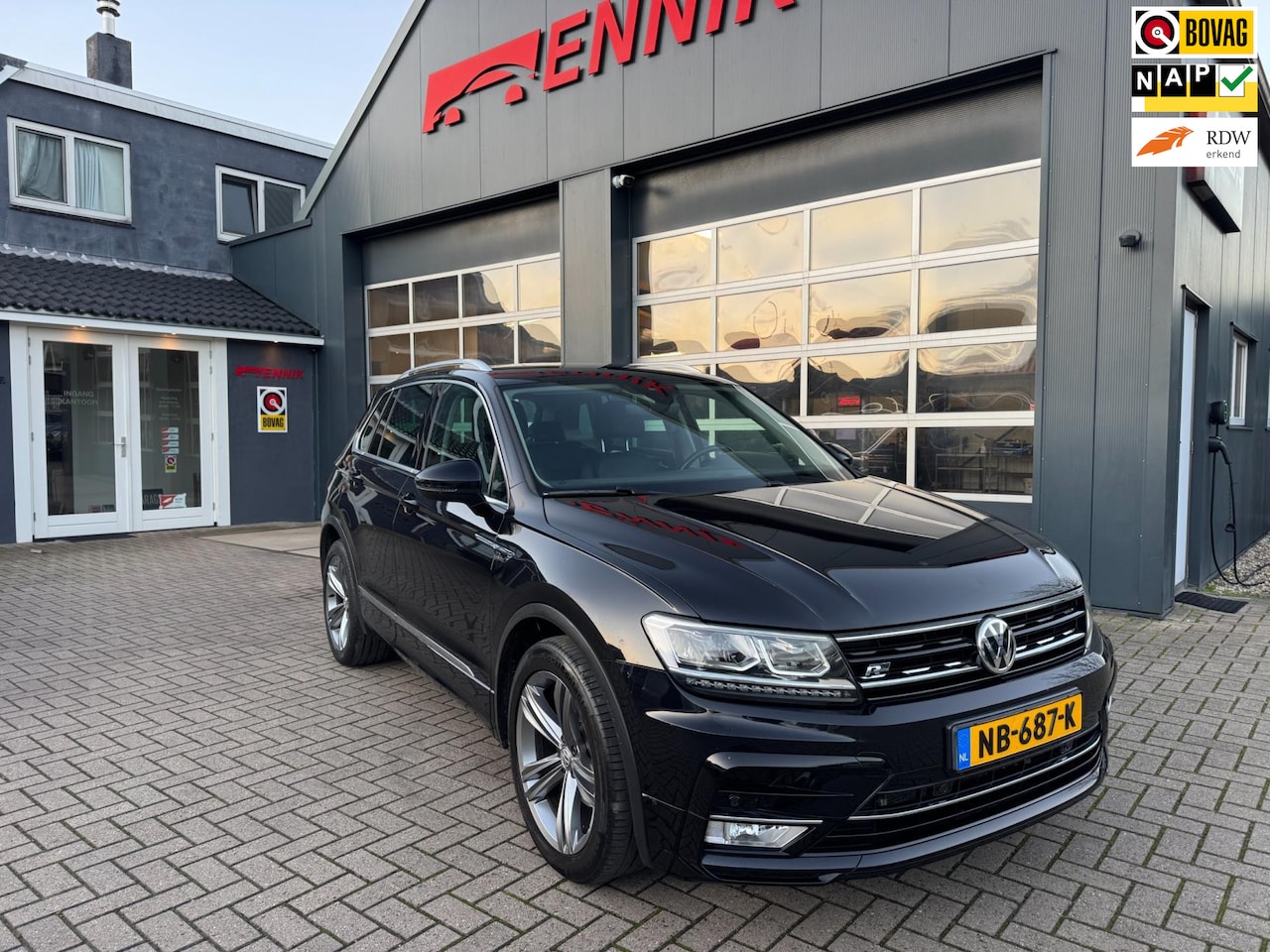 Volkswagen Tiguan - 2.0 TDI Highline R-Line / ACC / LED / Virtual / Sportleder / Trekhaak / NL Auto met NAP . - AutoWereld.nl