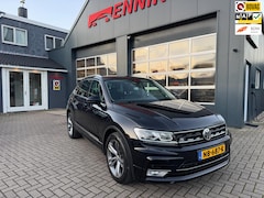 Volkswagen Tiguan - 2.0 TDI Highline R-Line / ACC / LED / Virtual / Sportleder / Trekhaak / NL Auto met NAP