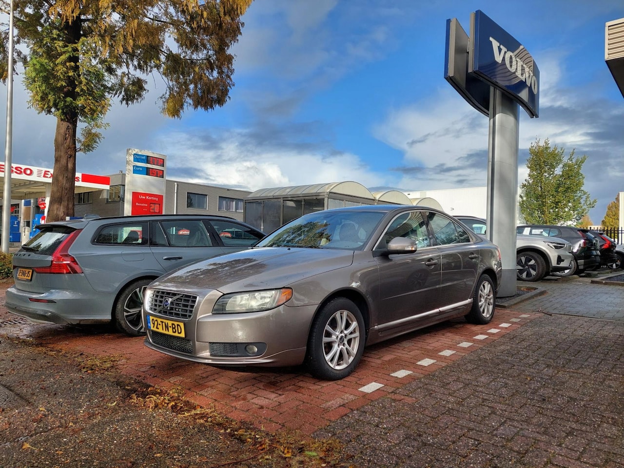 Volvo S80 - 2.5 T Momentum Dealer onderhouden Dak Leer Clima Cruise Premium sound Origineel NL Stoelve - AutoWereld.nl