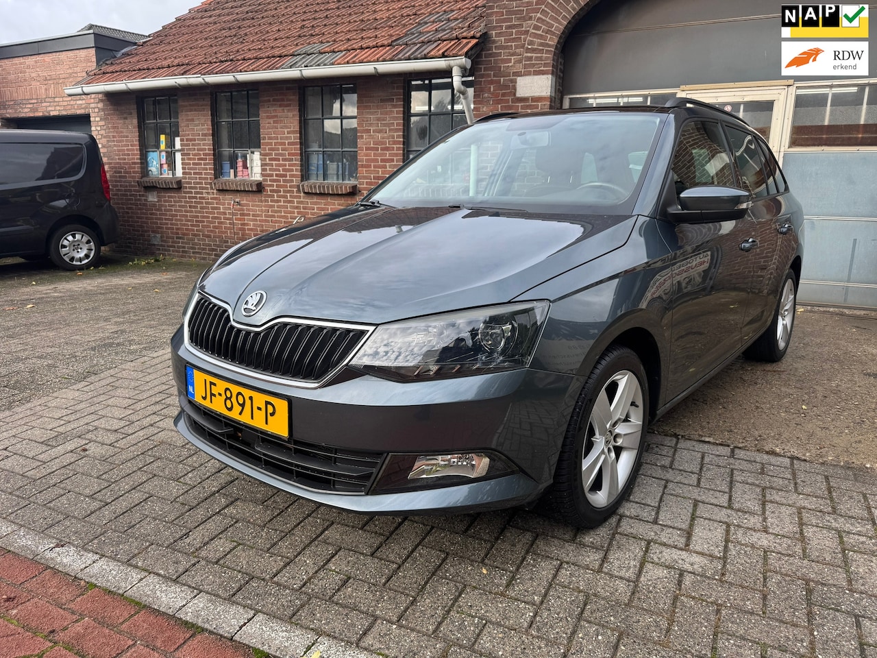 Skoda Fabia Combi - 1.2 TSI Ambition Businessline Pro I AIRCO I CRUISE I NAVI I PANO - AutoWereld.nl