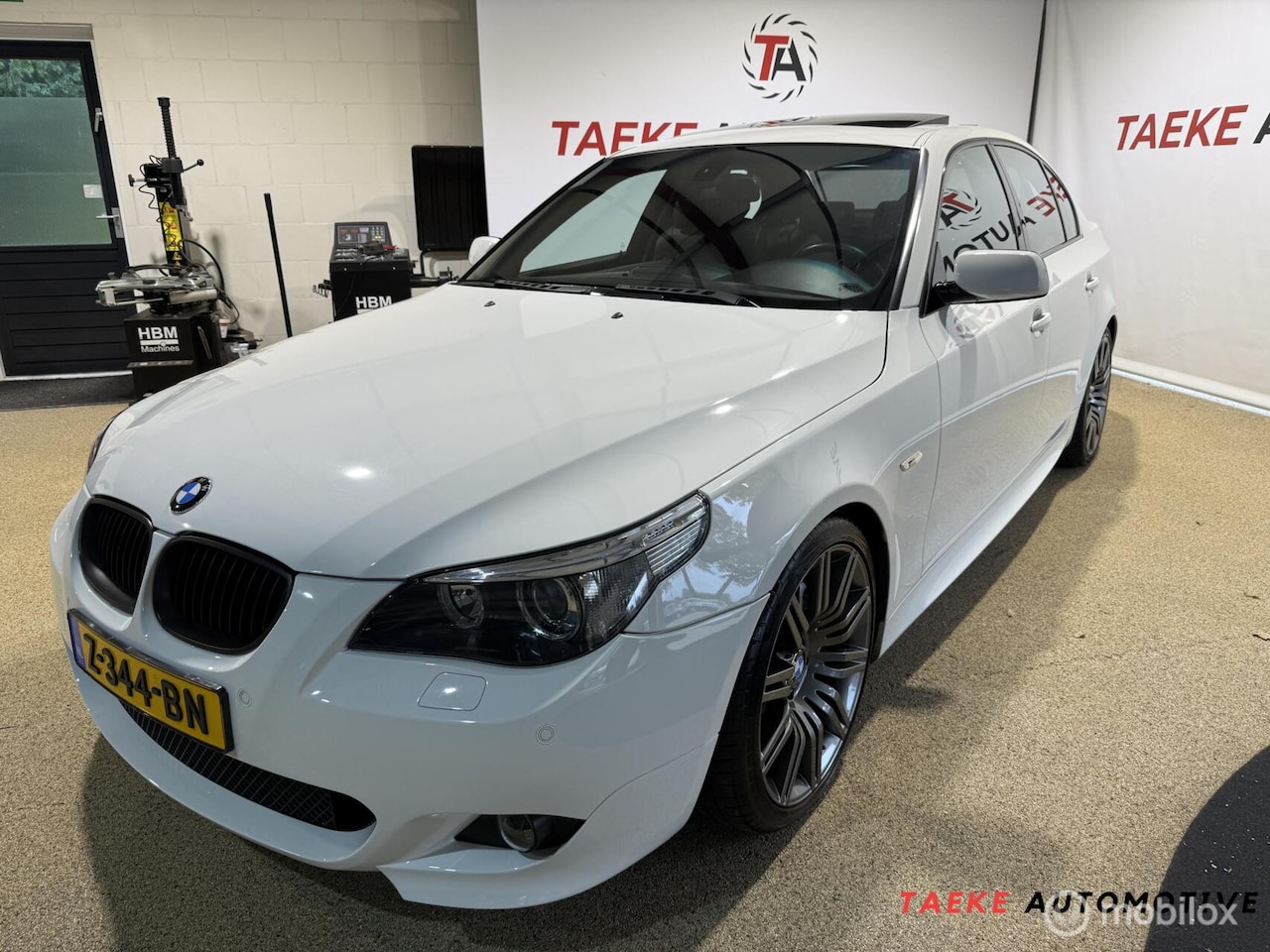 BMW 5-serie - 550i JDM M-pakket/Automaat/Clima/Cruise/Dakje - AutoWereld.nl