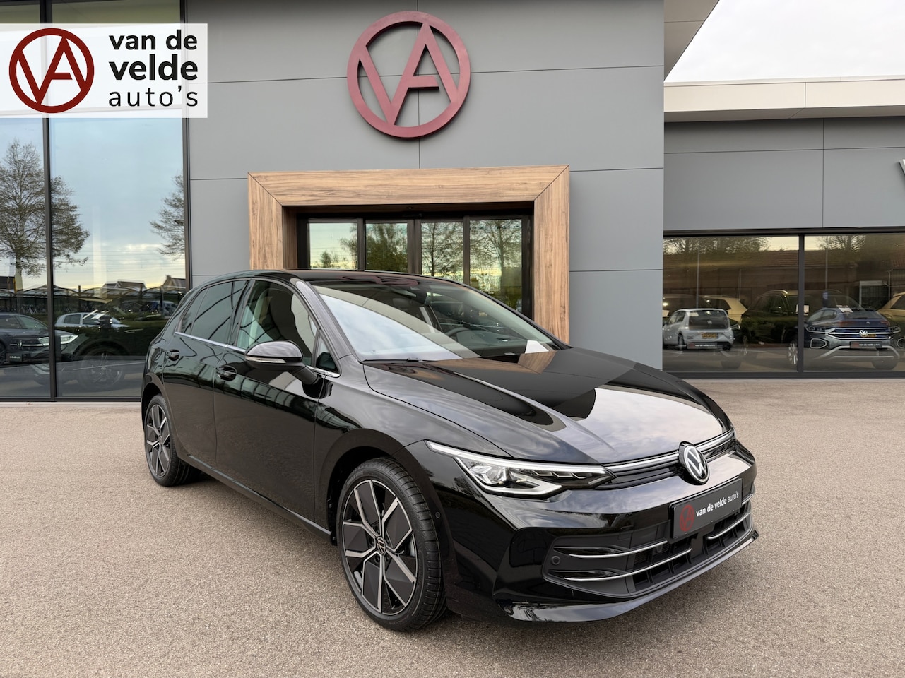 Volkswagen Golf - 1.5 eHybrid Style | Trekhaak | Camera | IQ light | Head up | Rijklaar incl. garantie - AutoWereld.nl