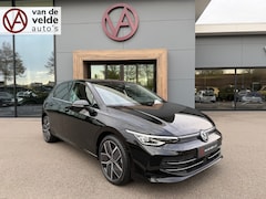 Volkswagen Golf - 1.5 eHybrid Style | Trekhaak | Camera | IQ light | Head up | Rijklaar incl. garantie