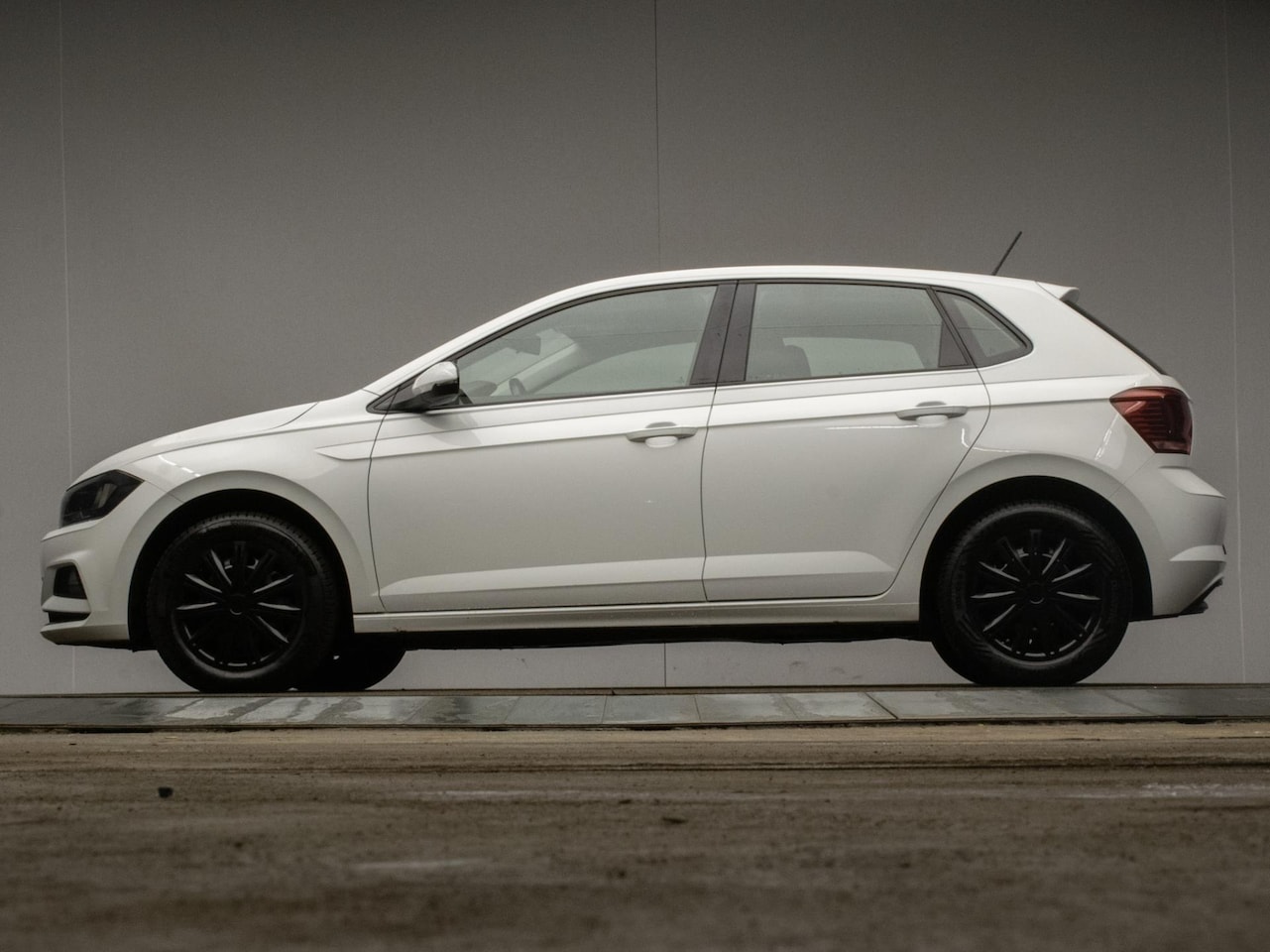 Volkswagen Polo - 1.0 TSI Sport (APPLE CARPLAY,NAVI,CRUISE,PDC,CAMERA,SPORTSTOELEN,GETINT,CLIMATE,NETTESTAAT - AutoWereld.nl