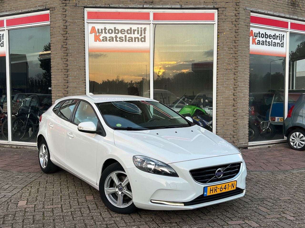 Volvo V40 - 2.0 D2 Kinetic Business - Navi - Pdc - - AutoWereld.nl