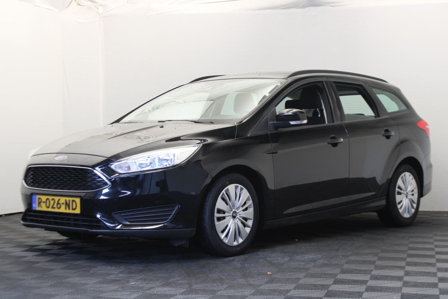 Ford Focus Wagon - 1.0 Titanium |Stoelverwarming| - AutoWereld.nl
