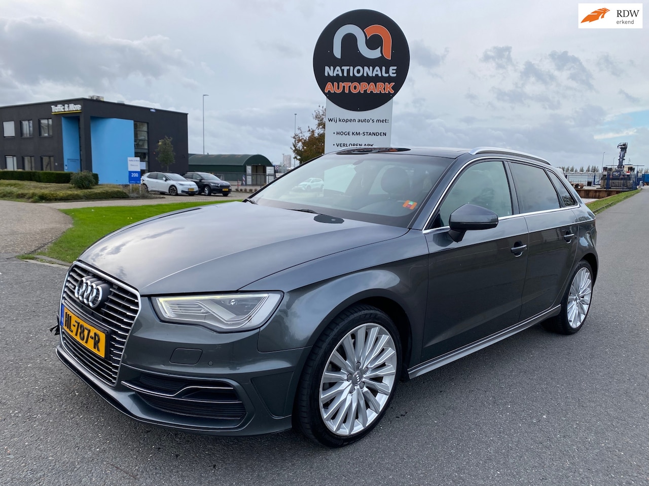 Audi A3 Sportback - 2015 * 1.4 e-tron PHEV Ambition Pro Line plus * AUTOMAAT * RECHS VOOR BLIK SCHADE !! - AutoWereld.nl