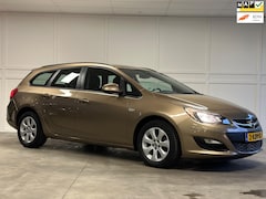 Opel Astra Sports Tourer - 1.4 Turbo Business + / 2013 / Navi / Cruise