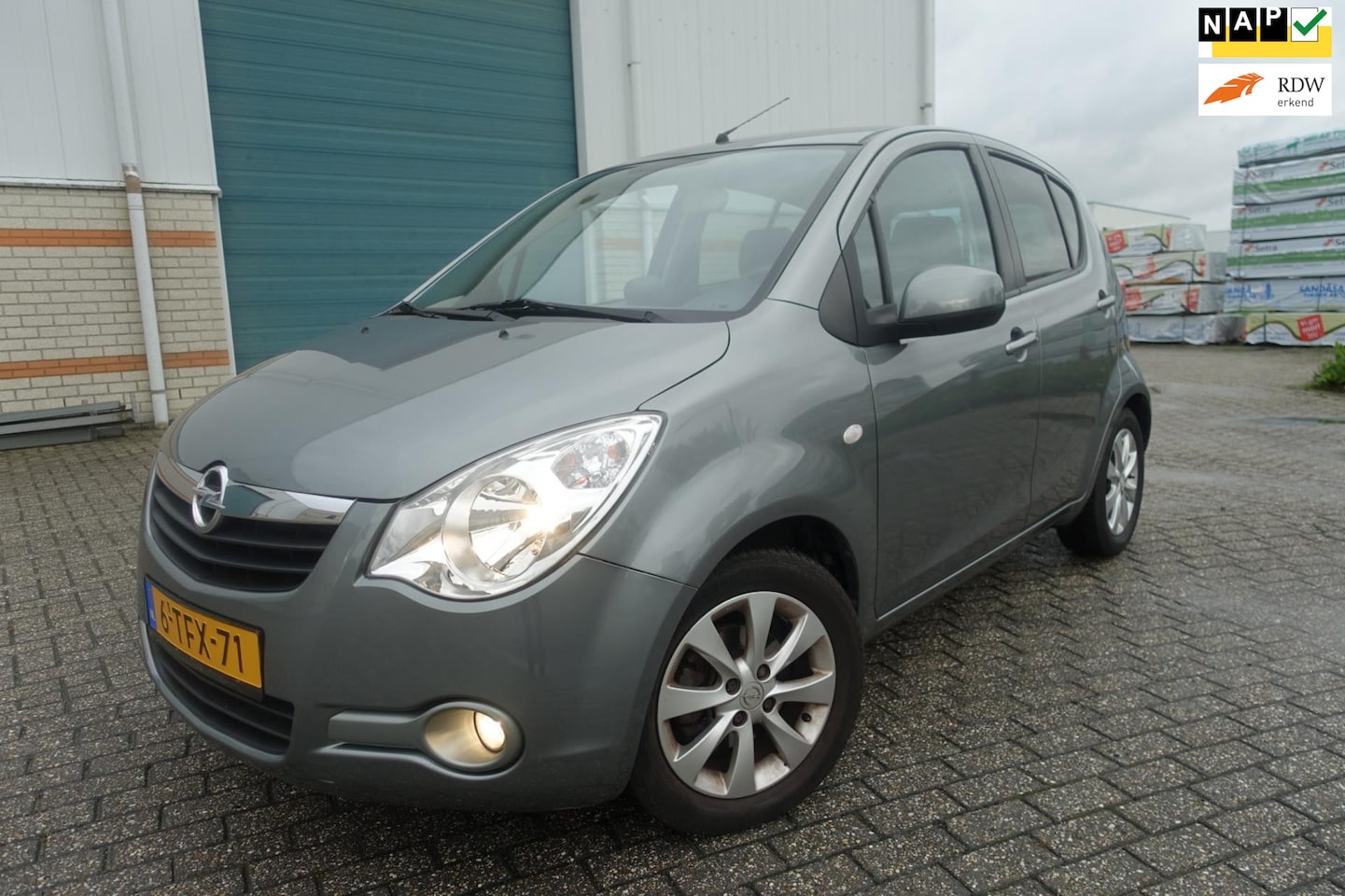 Opel Agila - 1.2 Edition -vol automaat - lm velgen - privat glas - AutoWereld.nl