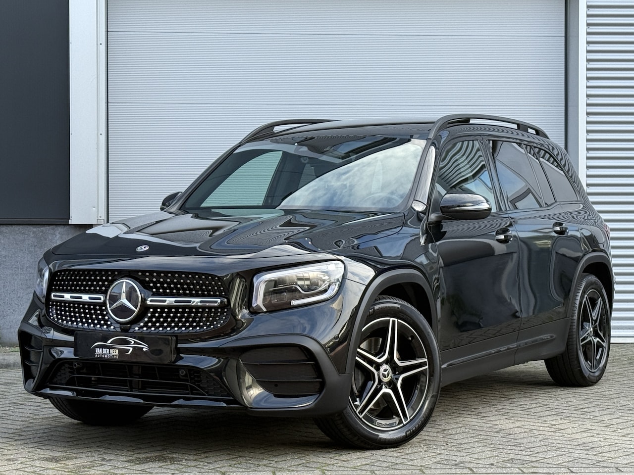 Mercedes-Benz GLB - 180 Business Solution AMG | Panoramadak | Multibeam | Memorystoelen - AutoWereld.nl