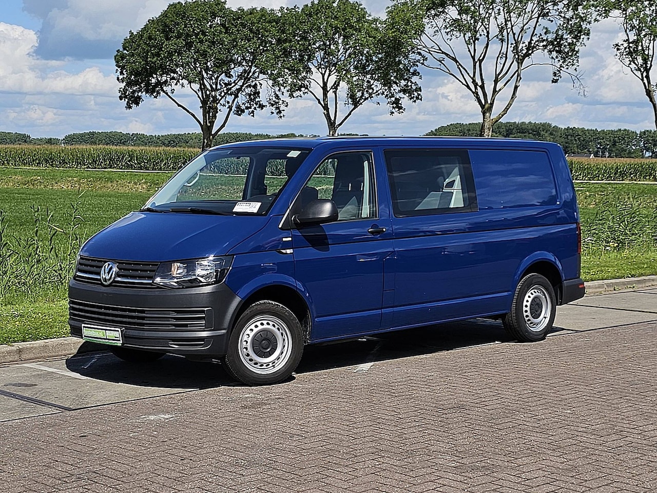 Volkswagen Transporter - 2.0 TDI L2H1 DC NAP Airco Navi 102Pk Euro6! - AutoWereld.nl