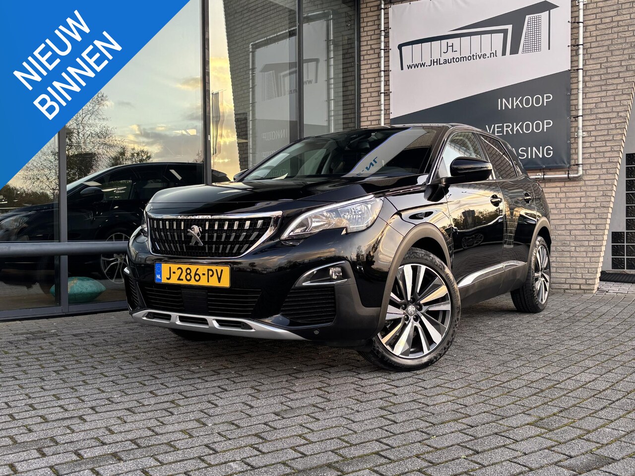 Peugeot 3008 - 1.2 PureTech Allure*NAVI*ECC*CRUISE*CARPLAY* - AutoWereld.nl