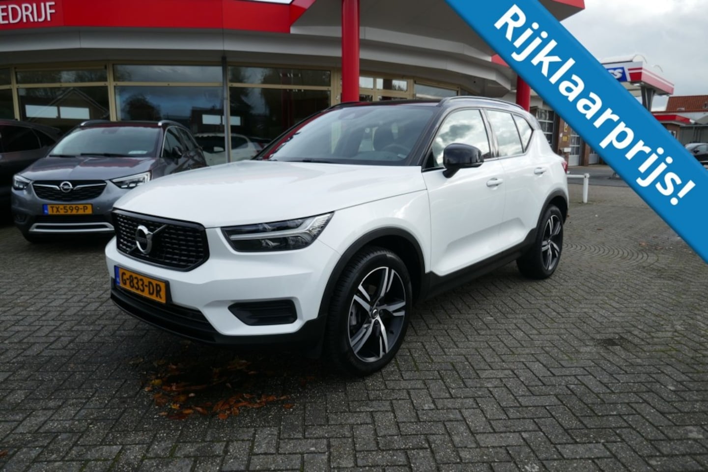 Volvo XC40 - 1.5 T3 R-DESIGN  PANO/STOELVERW./ELEKTR.ACHTERKLEP/TREKHAAK - AutoWereld.nl