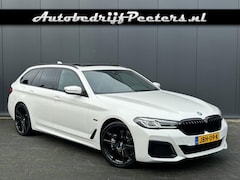 BMW 5-serie Touring - 530e xDrive M Sport 1e eig. P-dak LED Live Cockpit Sfeerlicht