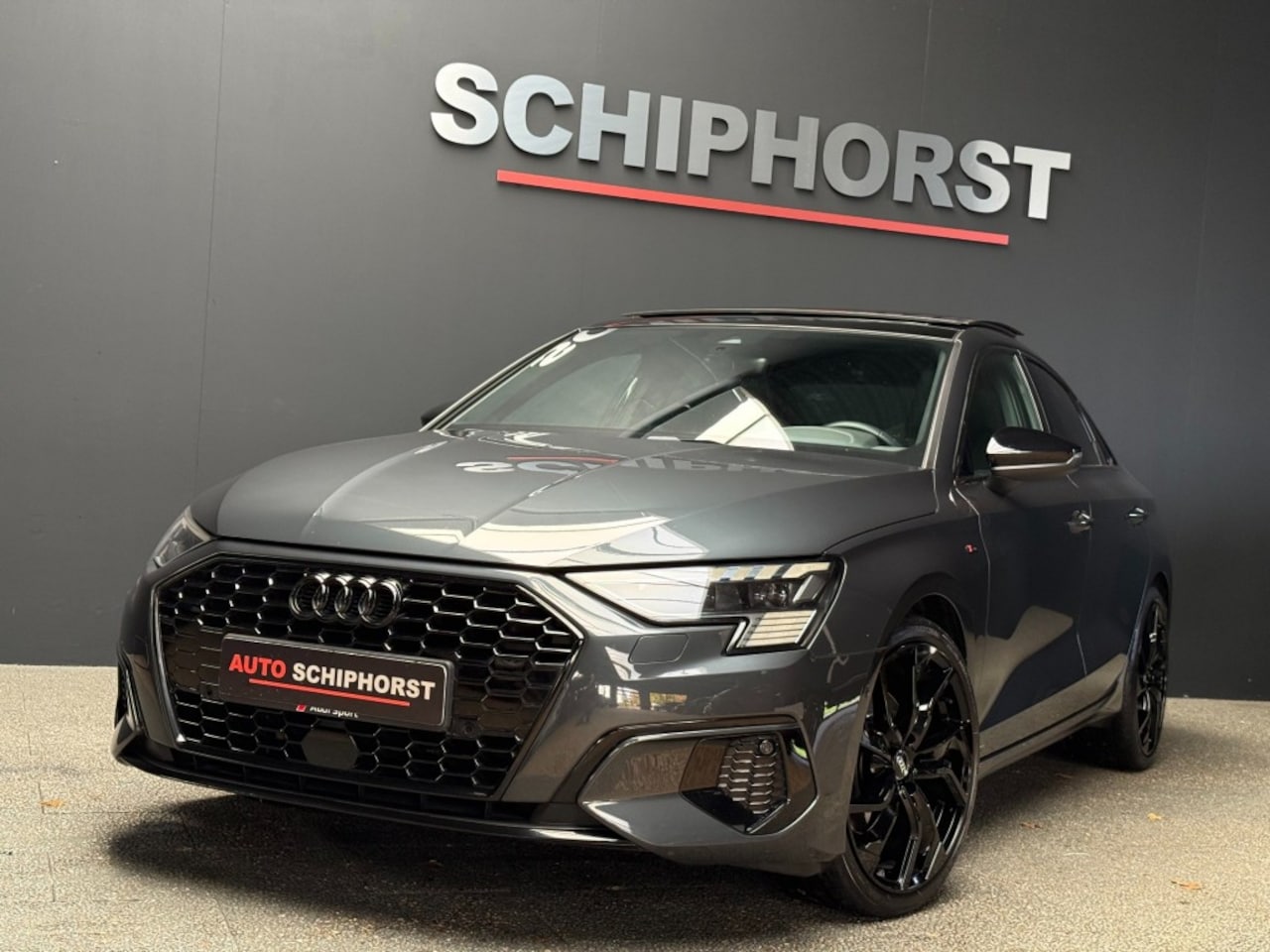 Audi A3 - Sedan 1.5 Tfsi Aut 2xS line panorama/19 inch/camera/navi - AutoWereld.nl