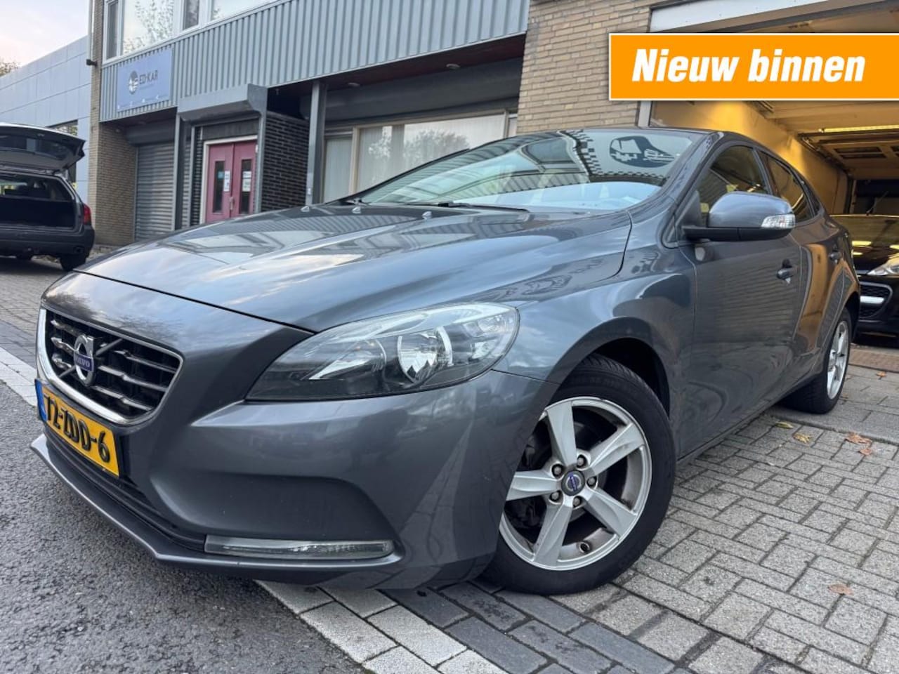 Volvo V40 - 1.6 D2 Kinetic AIRCO NETTE AUTO RIJDT GOED NAP - AutoWereld.nl