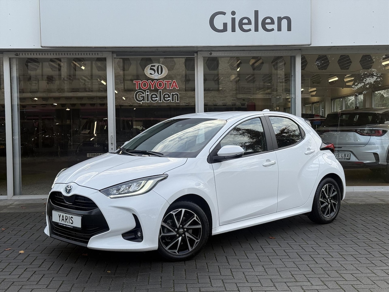 Toyota Yaris - 1.5 Hybrid Dynamic Plus | Stoelverwarming, 16 inch, LED, Apple CarPlay/Android Auto, Parke - AutoWereld.nl