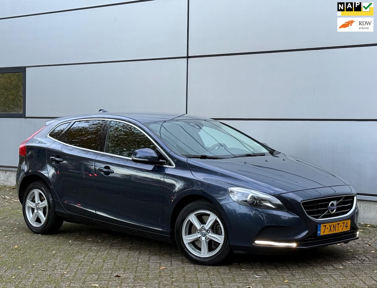 Volvo V40 - 2.0 D4 Momentum Business 2e Eignr |Xenon |Led |Stoelverw |Navi |Park Sensor |Start/Stop |N - AutoWereld.nl