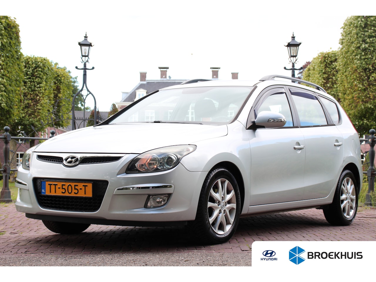 Hyundai i30 CW - 1.6 AUTOMAAT | LEDER/STOF | CLIMA | PARK SENS | LM. VELGEN | TREKHAAK | PERFECT ONDERHOUDE - AutoWereld.nl